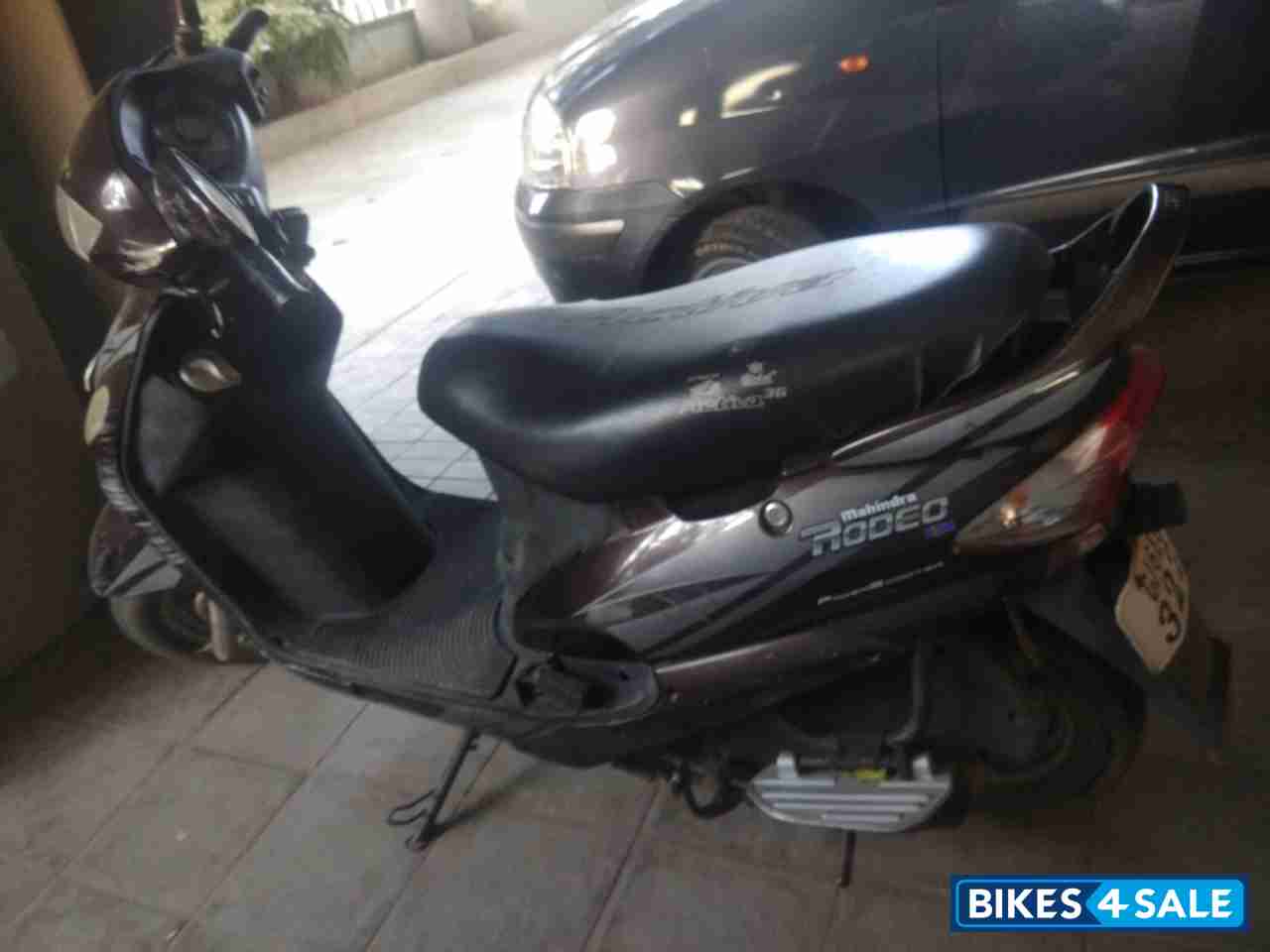 Maroon Mahindra Rodeo Maroon Mahindra Rodeo