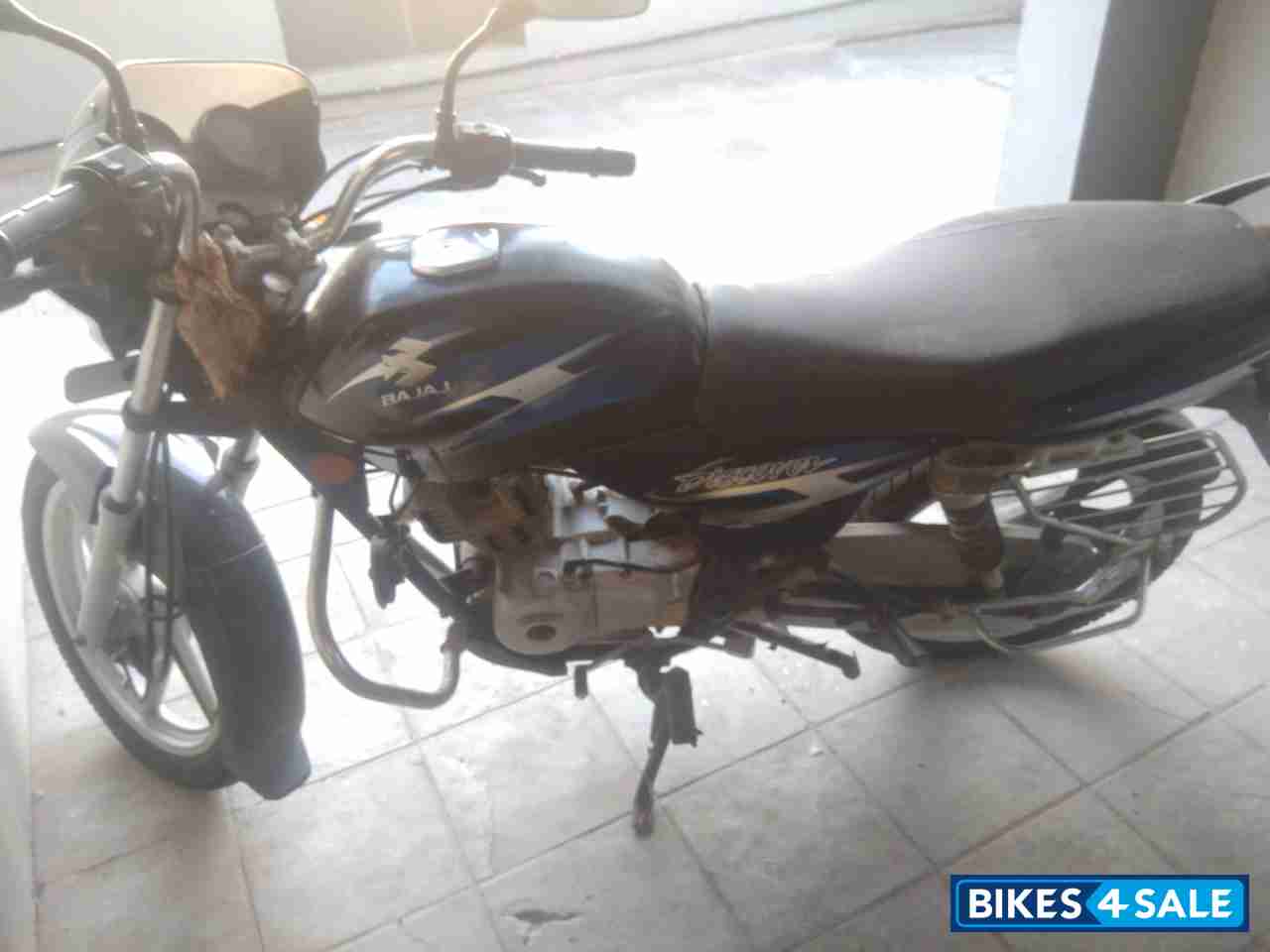 Blue Bajaj Discover 125