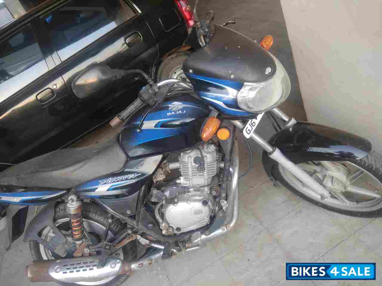 Blue Bajaj Discover 125