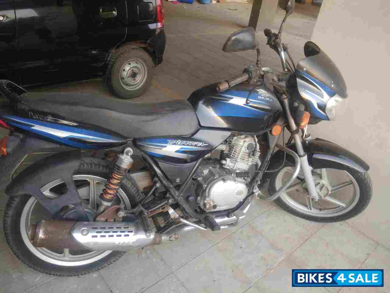 Blue Bajaj Discover 125