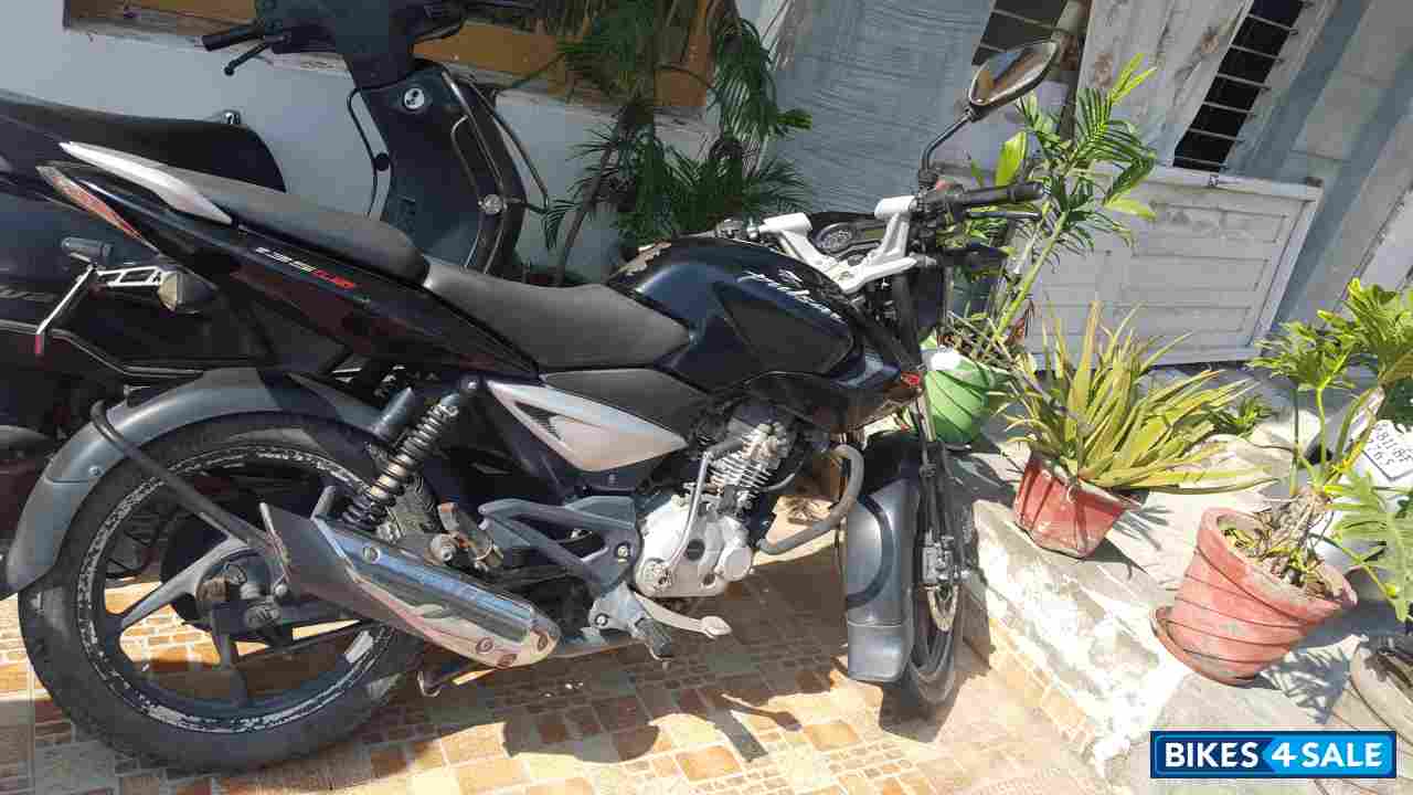 Black Bajaj Pulsar 135LS