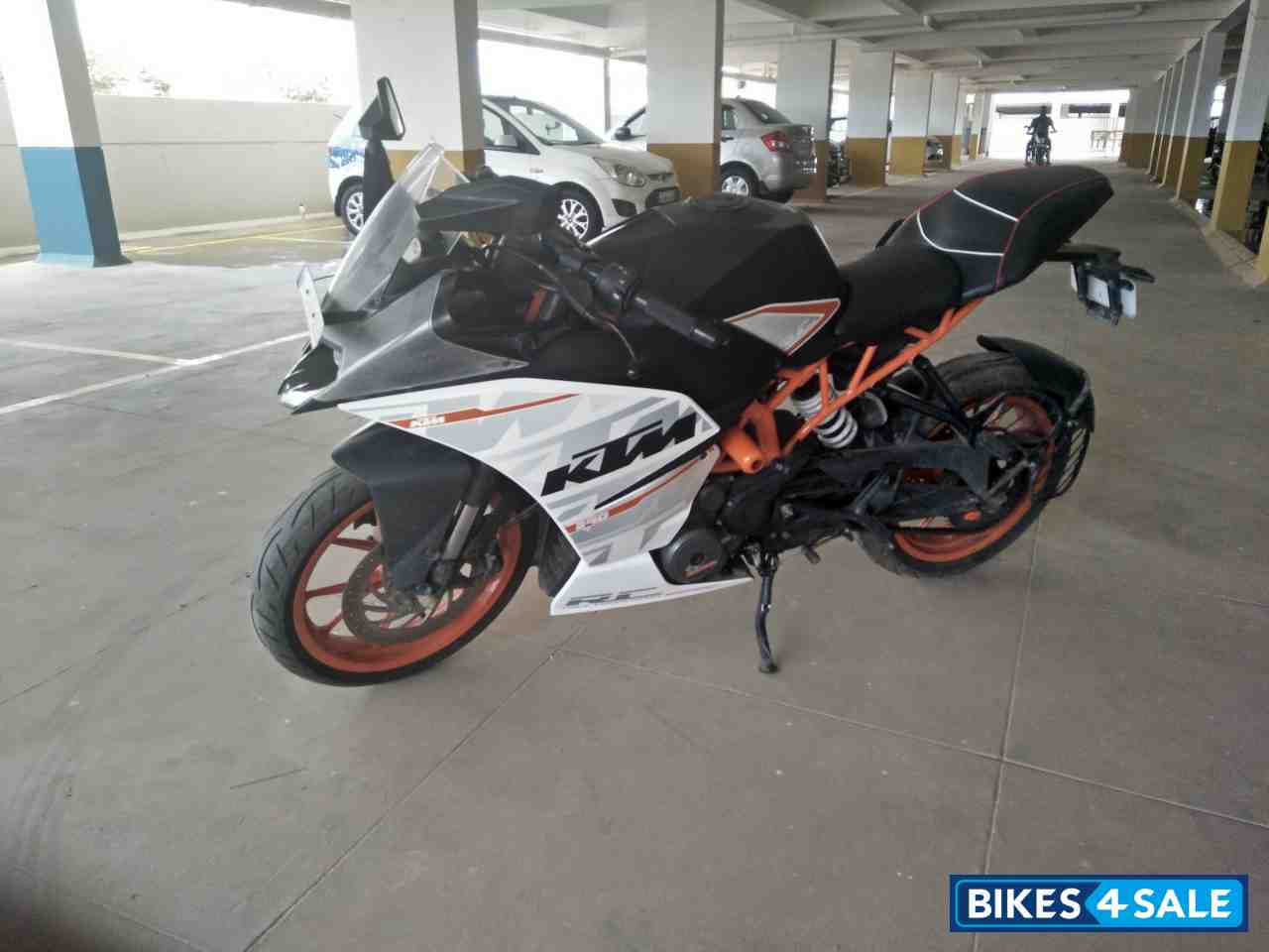 Orange KTM RC 390