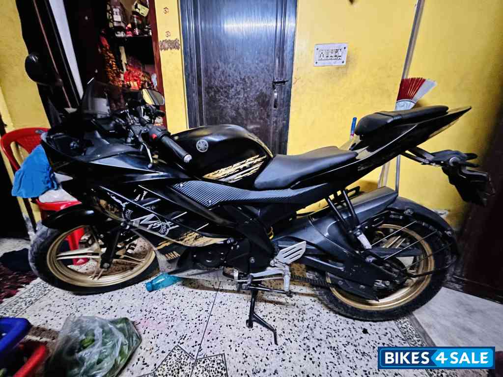 Black And Gold Yamaha YZF R15 V2