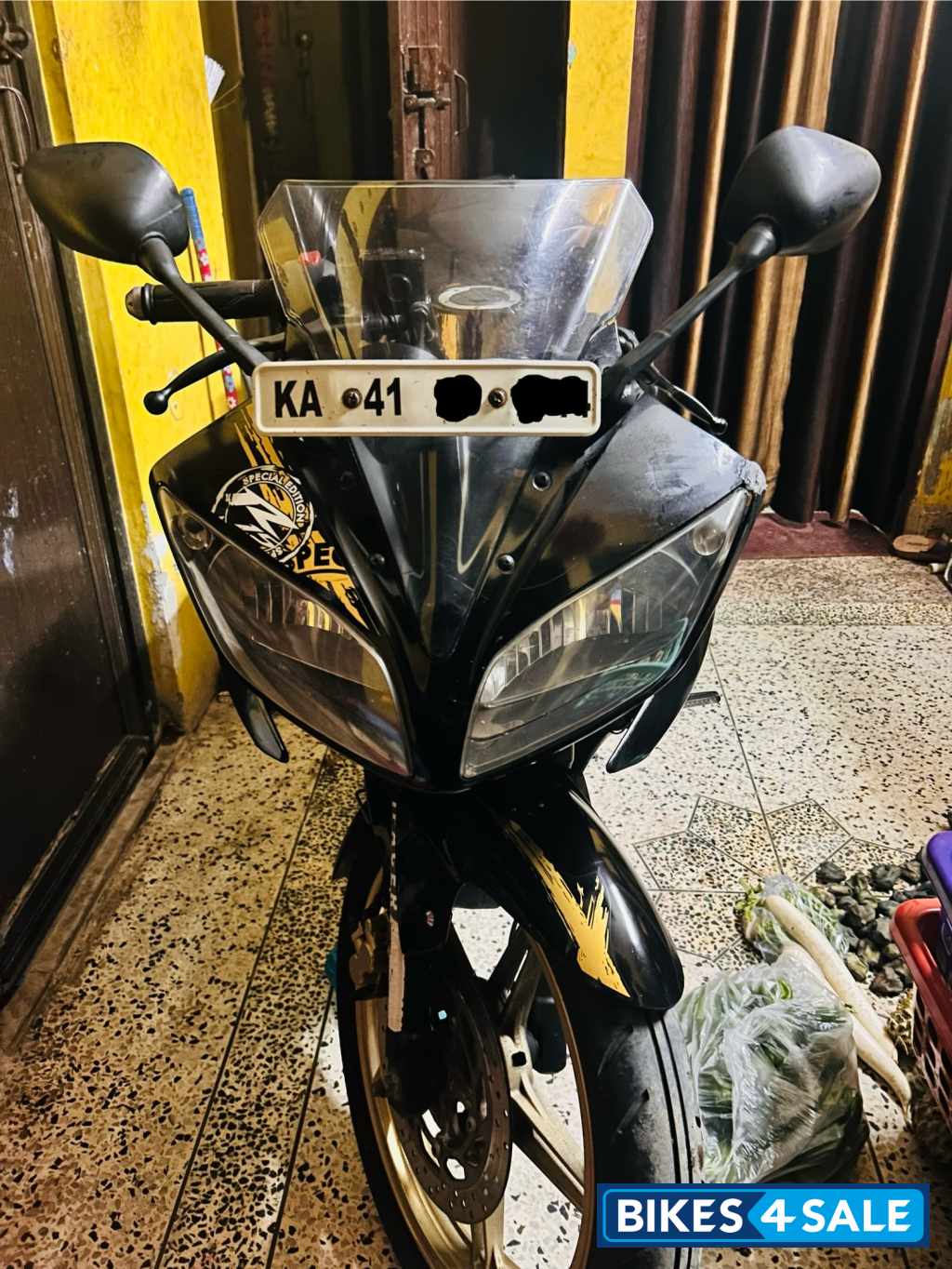 Black And Gold Yamaha YZF R15 V2