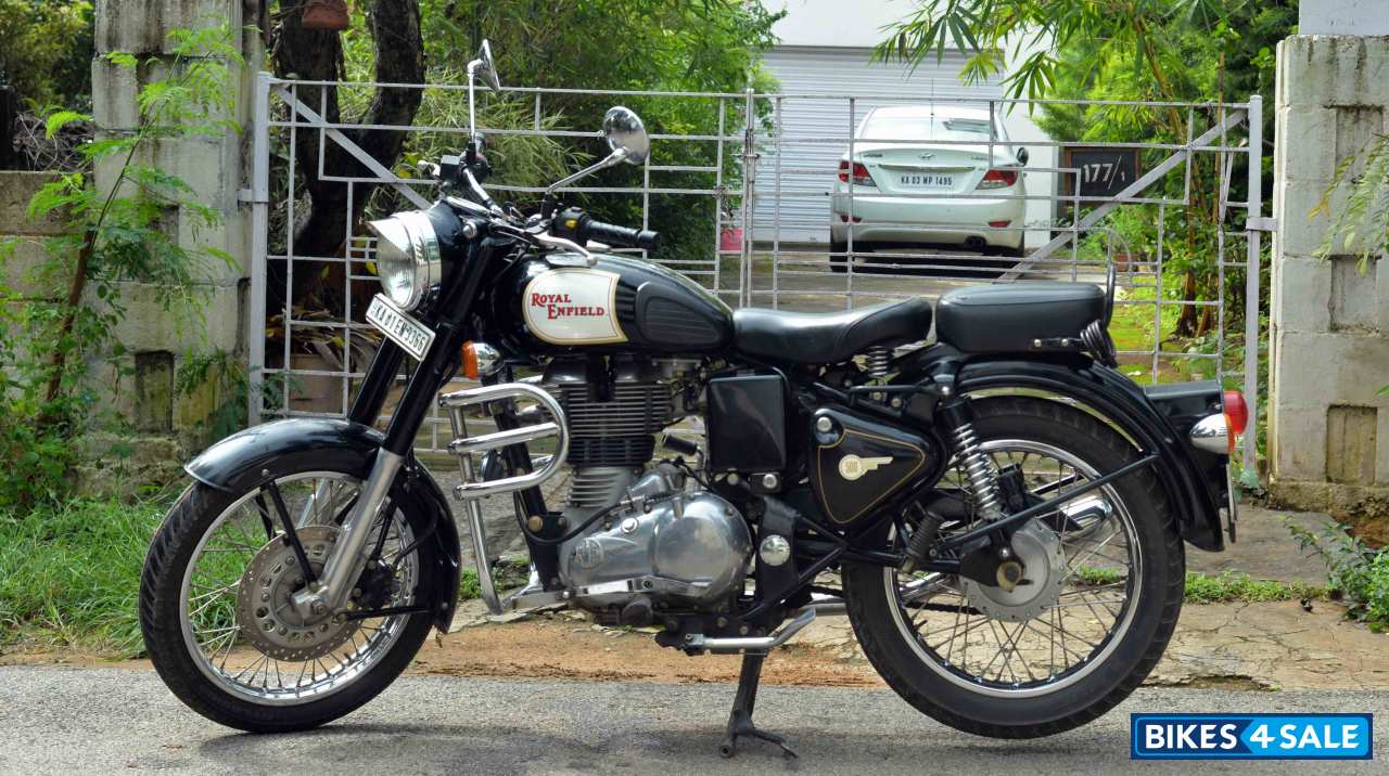 Black Royal Enfield Classic 500