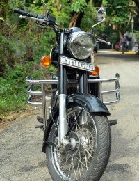 Black Royal Enfield Classic 500