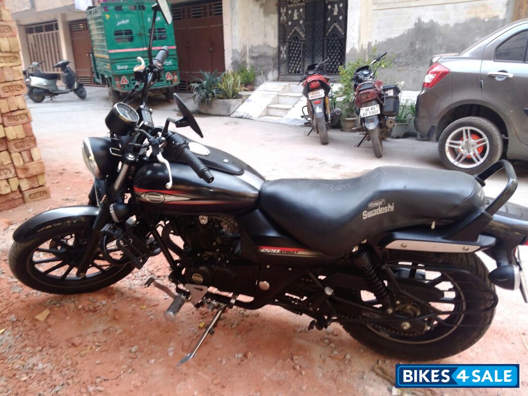 Matte Black Bajaj Avenger Street 220