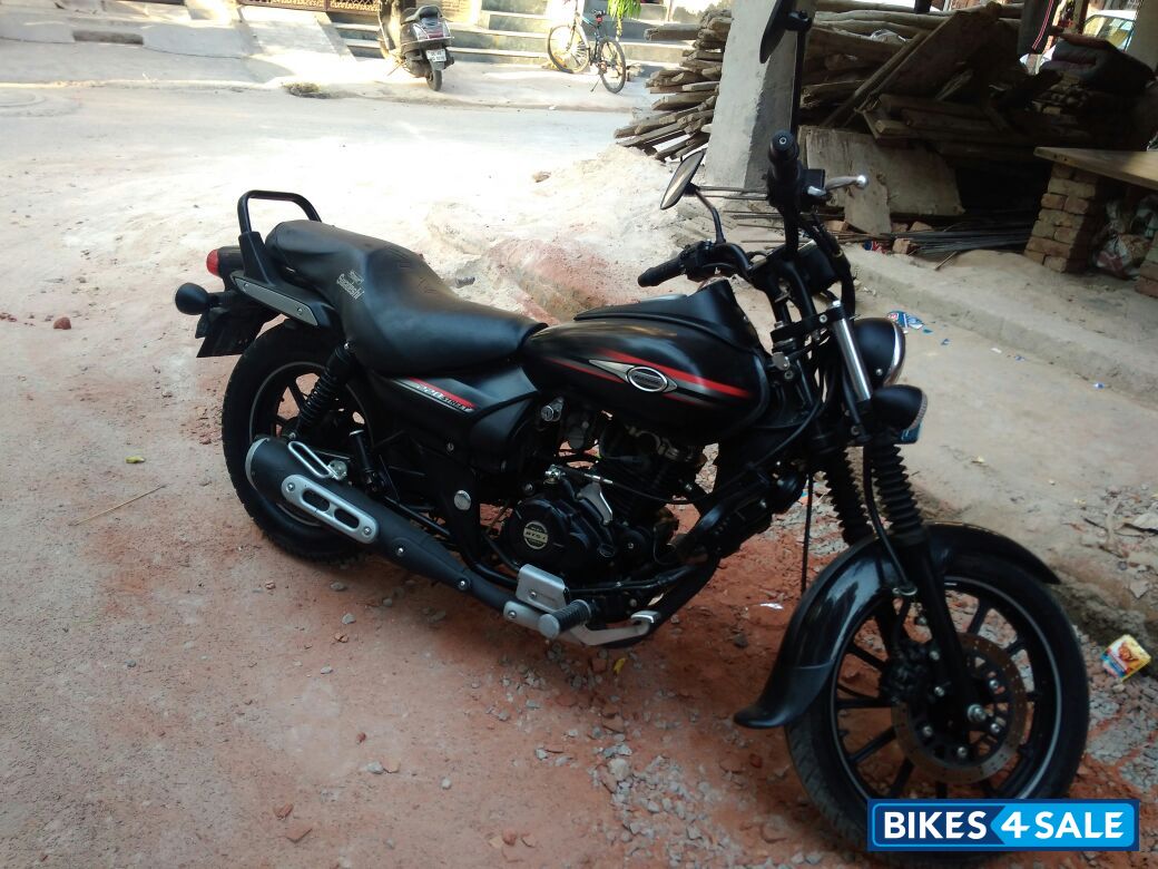 Matte Black Bajaj Avenger Street 220