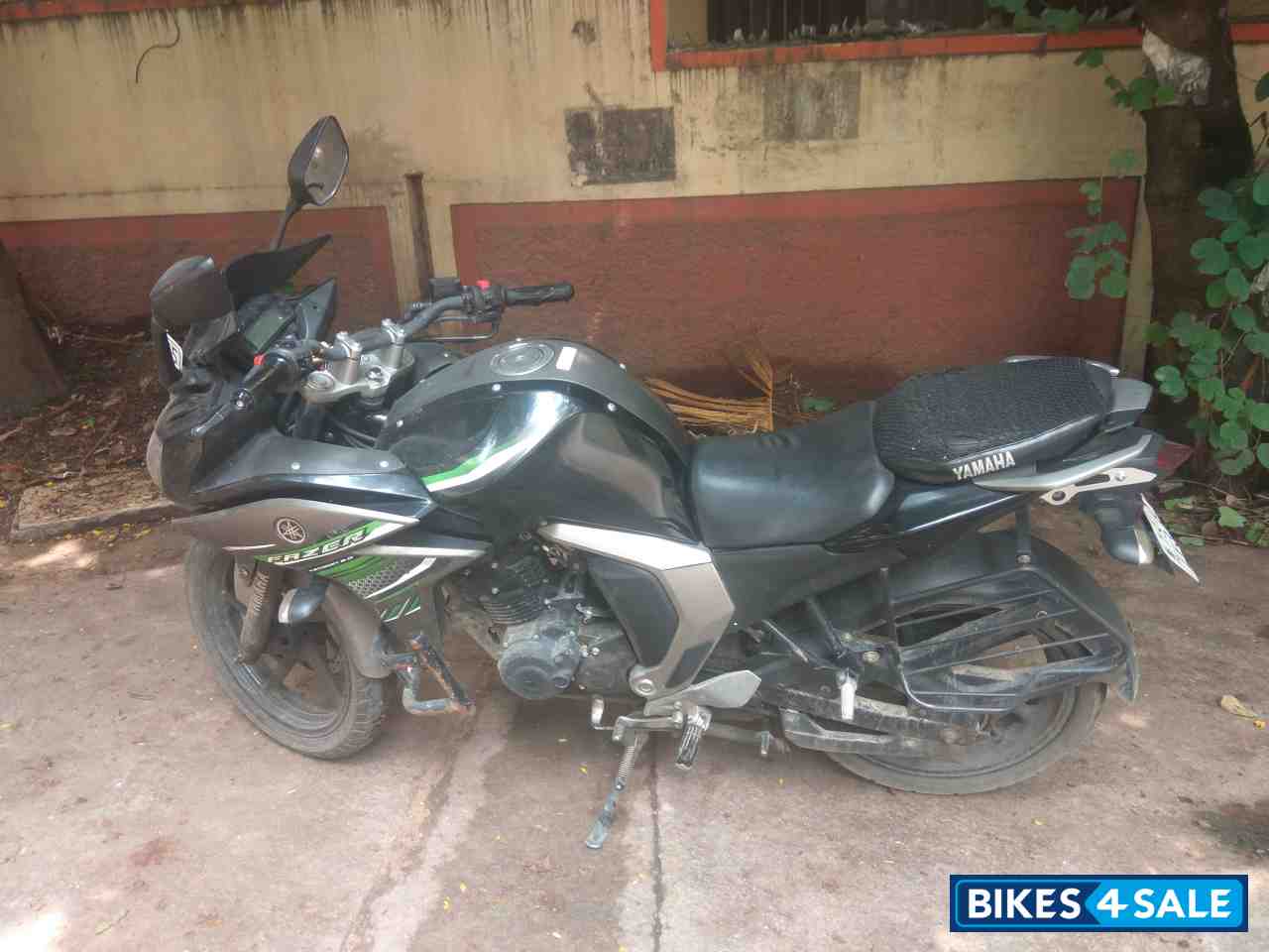 Black Yamaha Fazer FI V2