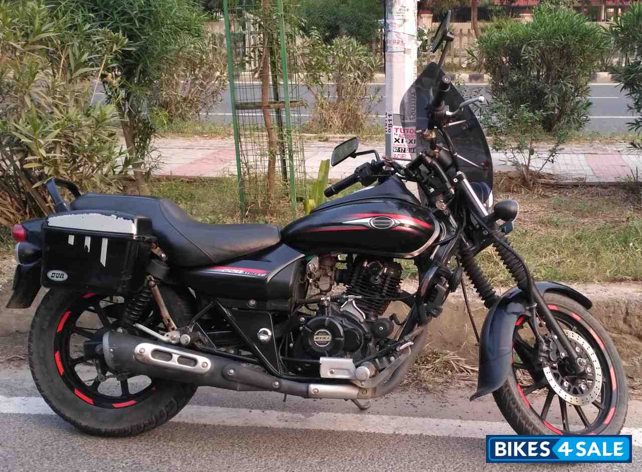 Matte Black Bajaj Avenger Street 220