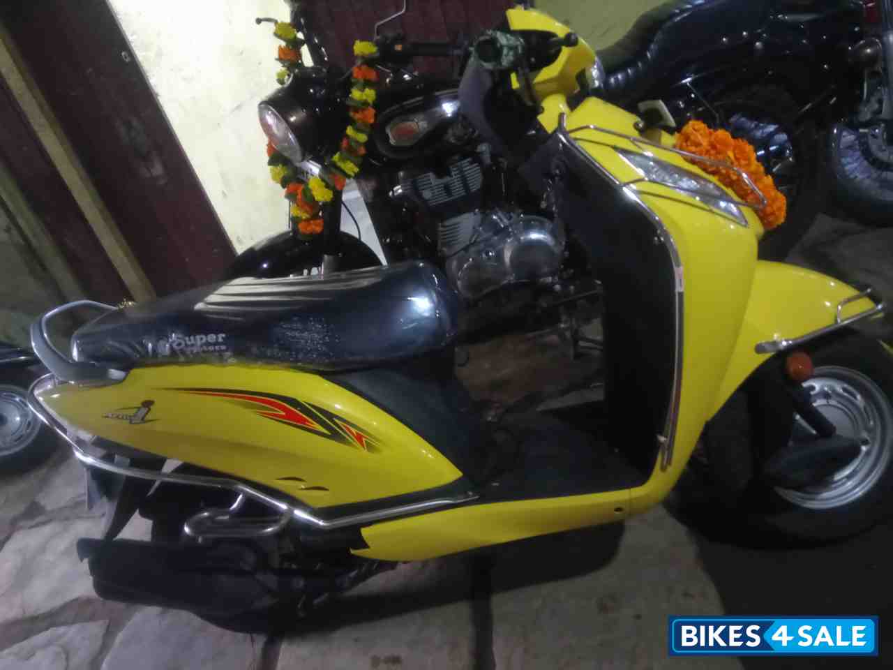 Yellow Honda Activa 3G