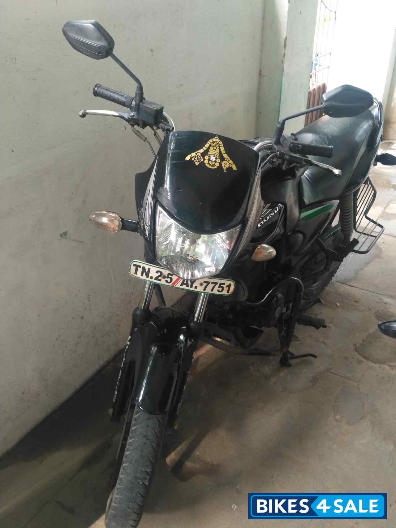 Black Honda CB Shine