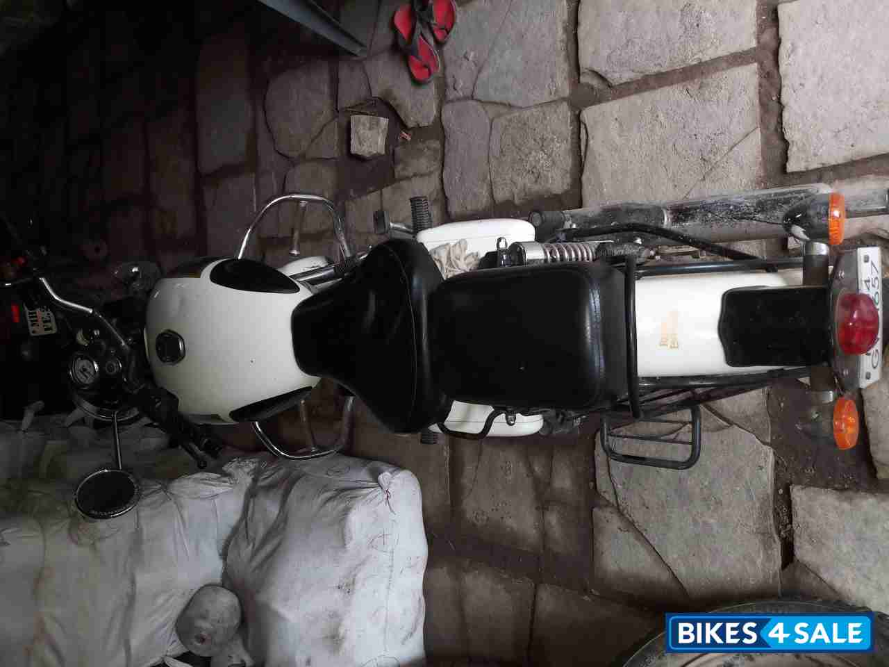 White Royal Enfield Classic 350