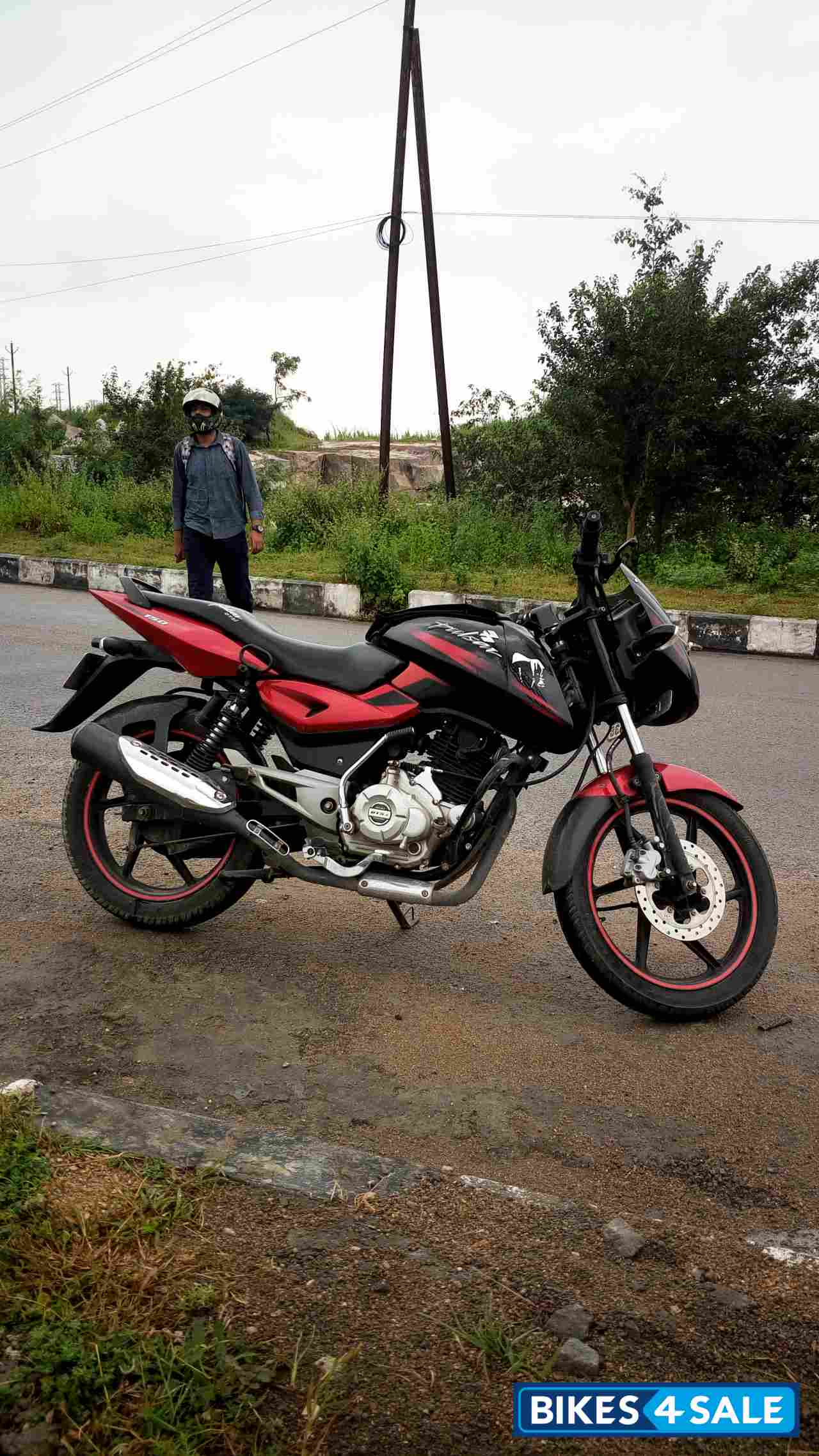 Red/black Bajaj Pulsar 150 DTSi