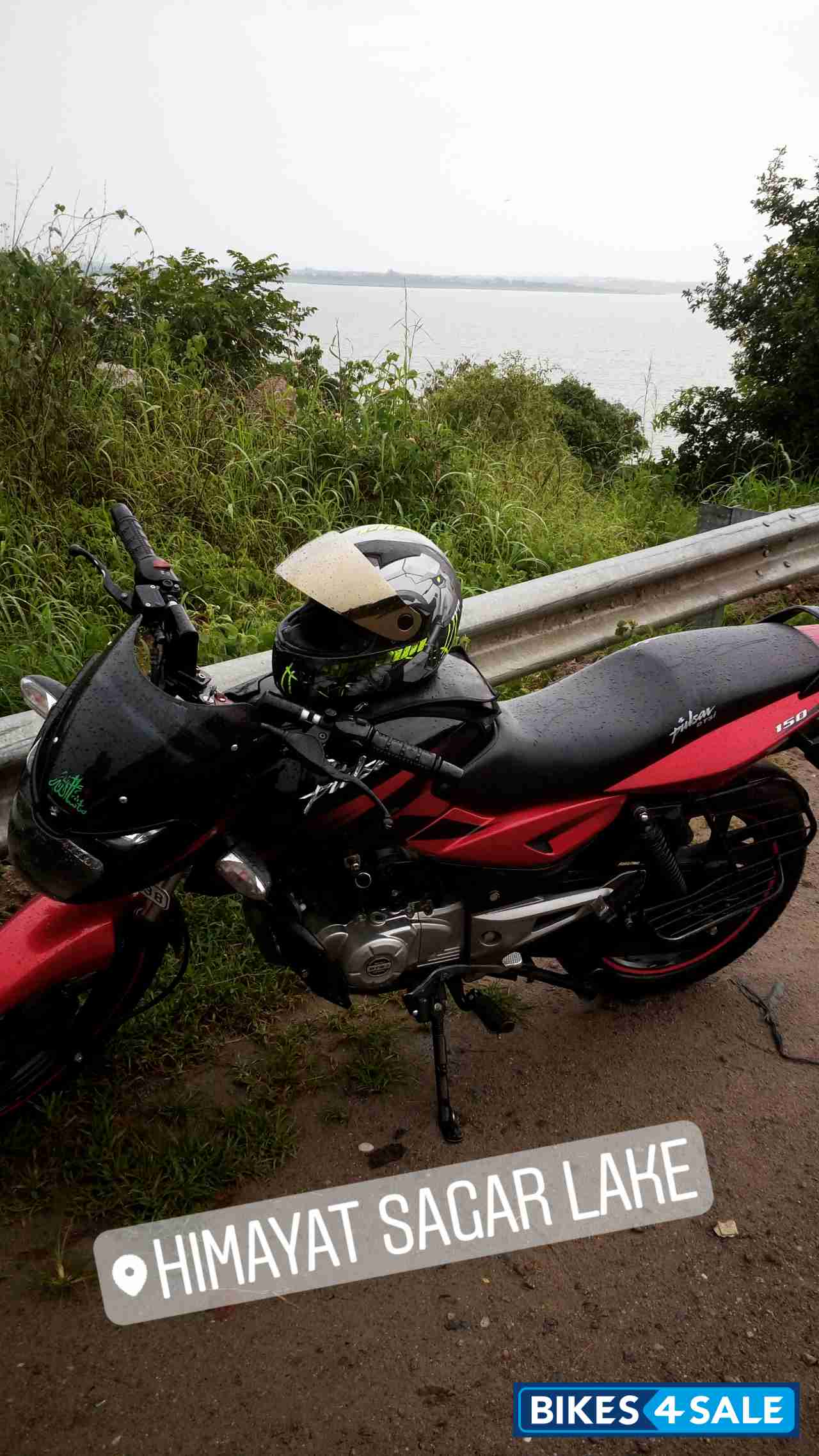 Red/black Bajaj Pulsar 150 DTSi