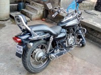 Black Bajaj Avenger Cruise 220