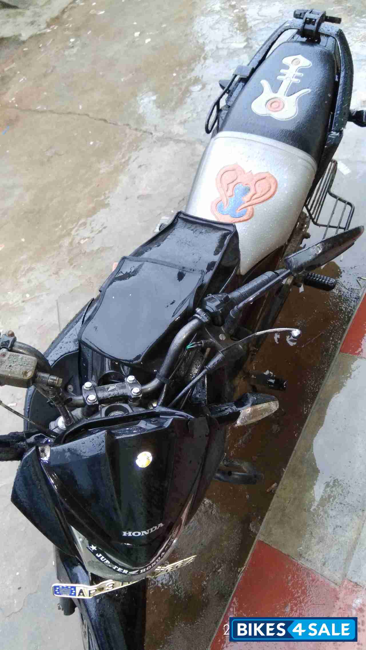 Black Honda Unicorn Dazzler