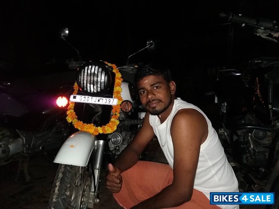 White Royal Enfield Classic 350