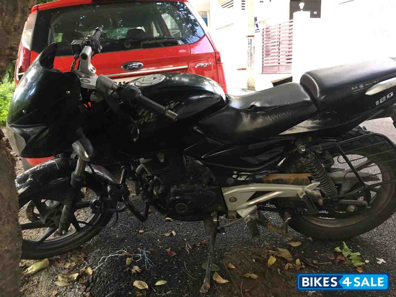 Black Bajaj Pulsar 180 DTSi