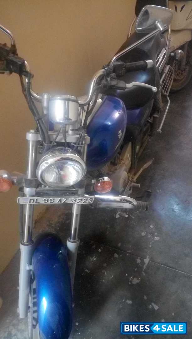 Blue Bajaj Avenger Cruise 220