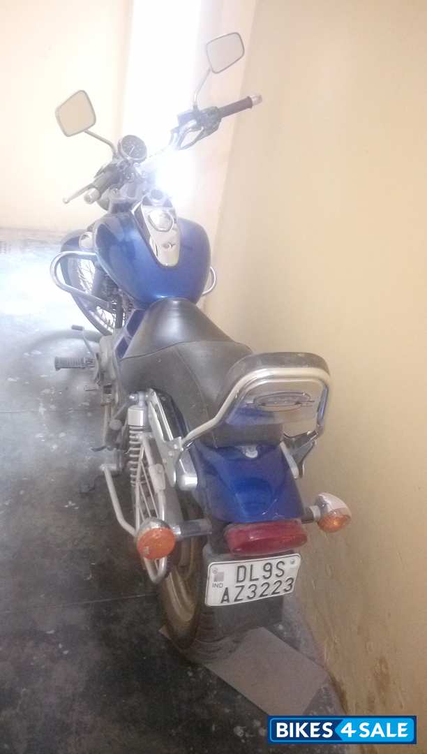 Blue Bajaj Avenger Cruise 220