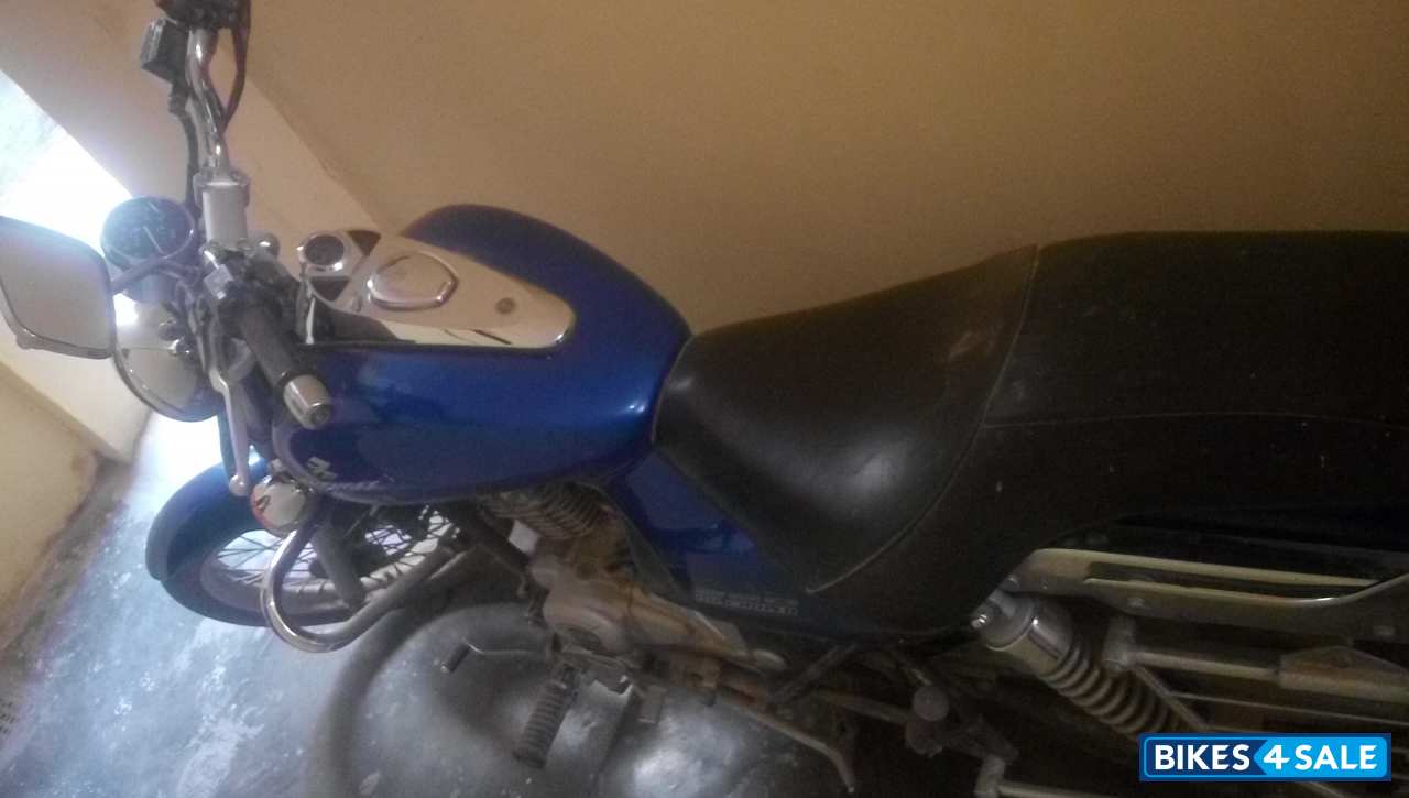 Blue Bajaj Avenger Cruise 220