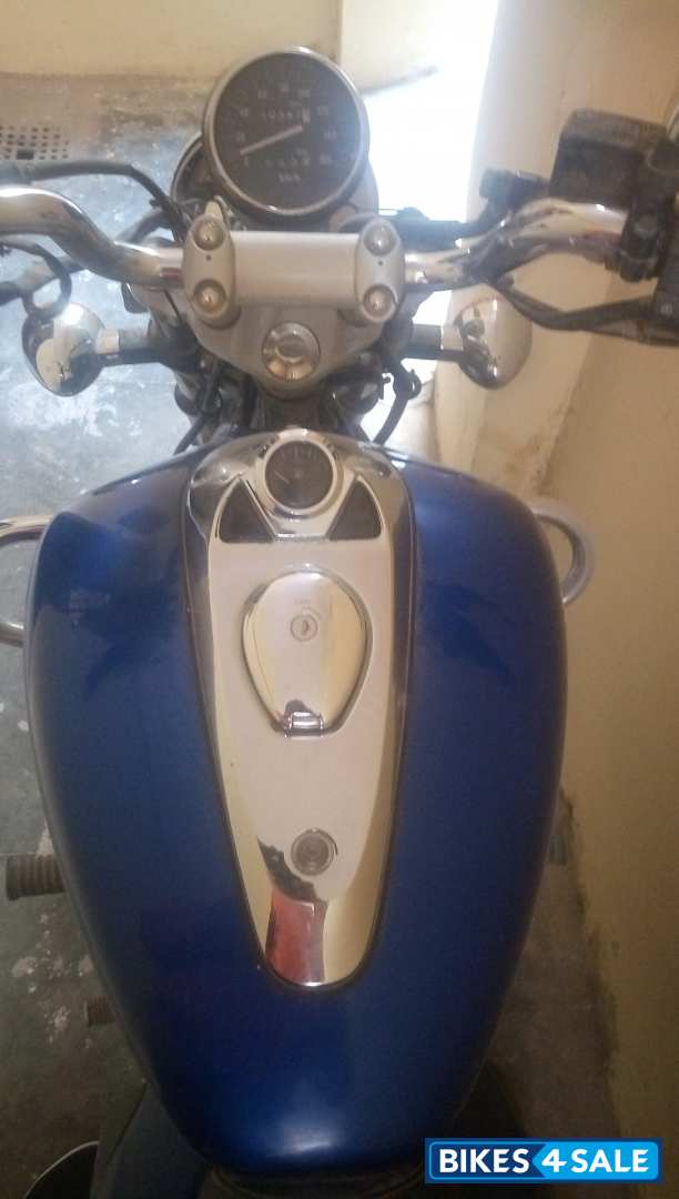 Blue Bajaj Avenger Cruise 220