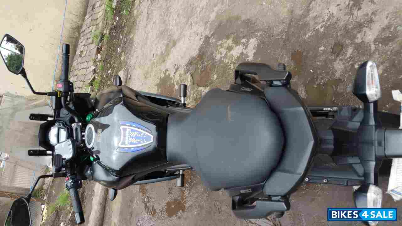 Black Kawasaki Versys 650