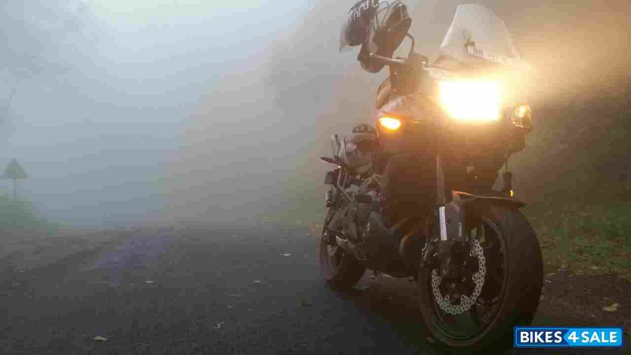 Black Kawasaki Versys 650