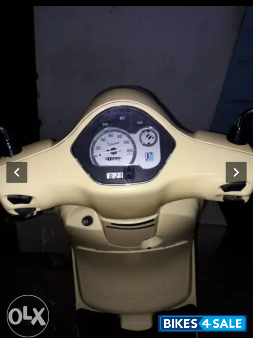 Yellow Vespa LX 125 Yellow Vespa LX 125