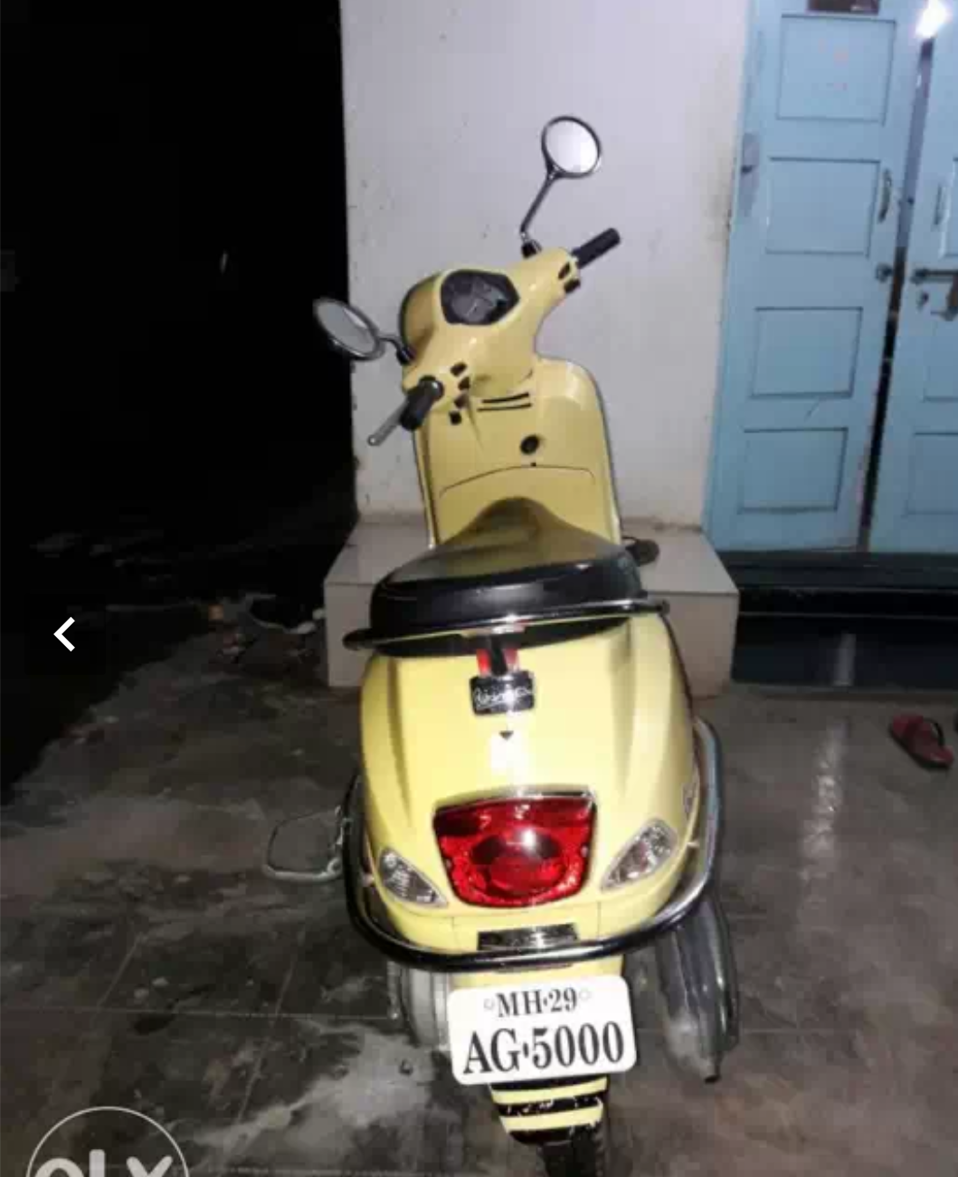 Yellow Vespa LX 125