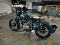 Squadron Blue Royal Enfield Classic Squadron Blue