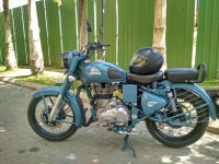 Squadron Blue Royal Enfield Classic Squadron Blue