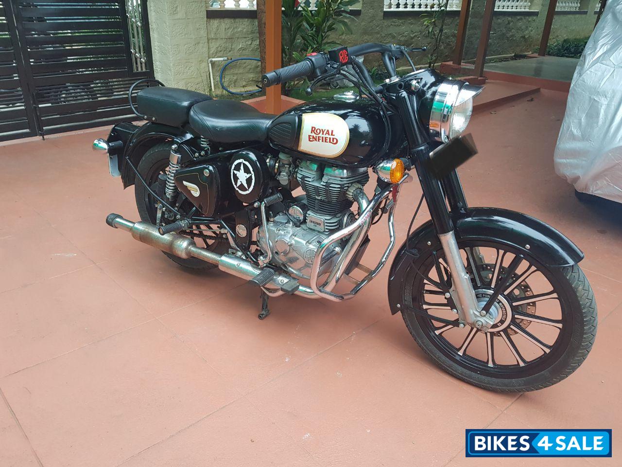 Black Royal Enfield Classic 350