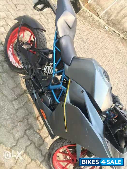 Black KTM RC 200