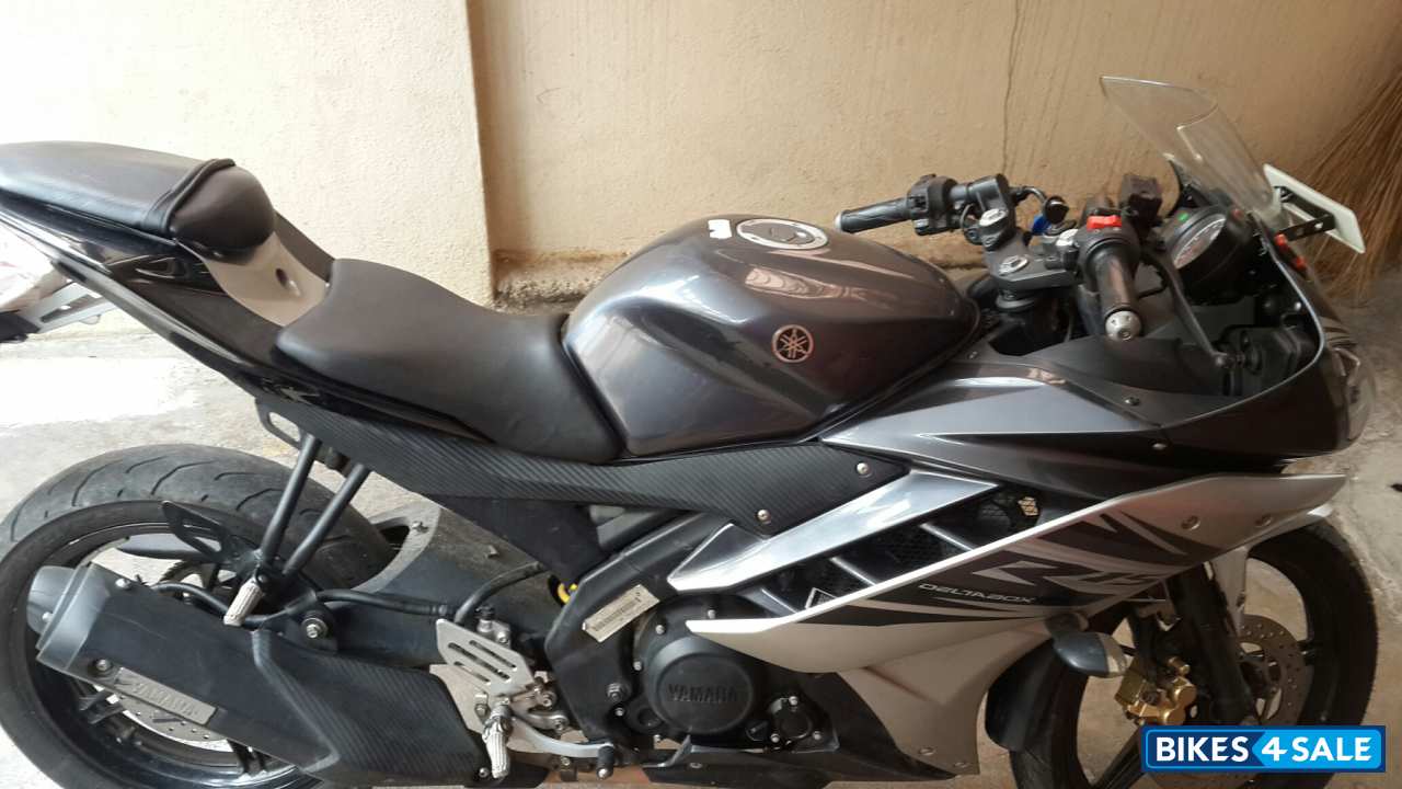 Grey Yamaha YZF R15 Grey Yamaha YZF R15