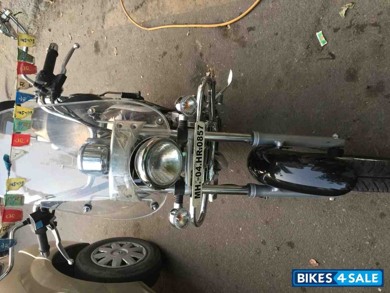 Black Bajaj Avenger Cruise 220