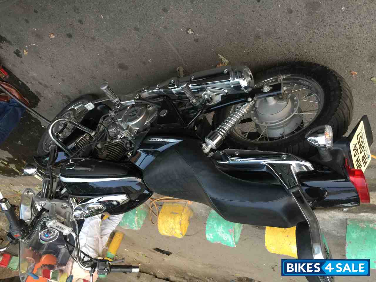 Black Bajaj Avenger Cruise 220