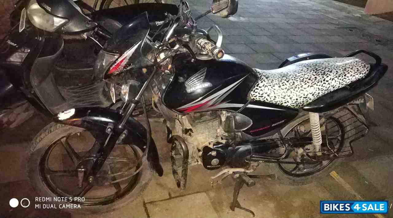 Black Honda CB Shine