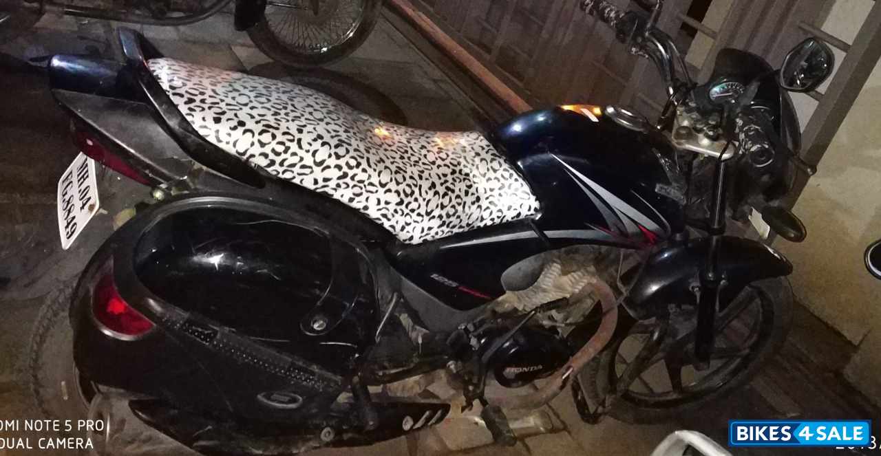 Black Honda CB Shine