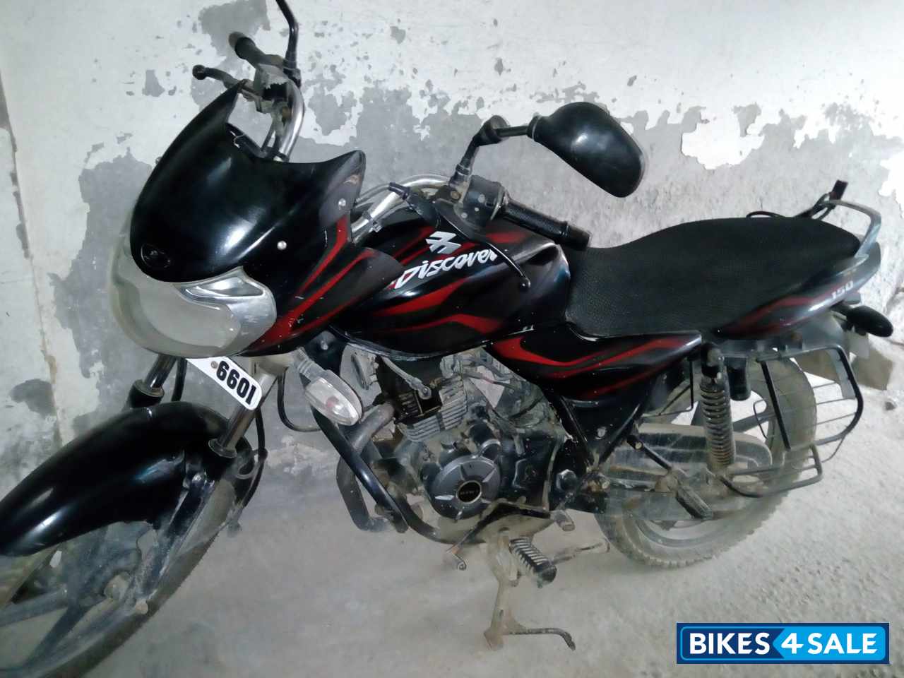 Black Bajaj Discover DTSi 150