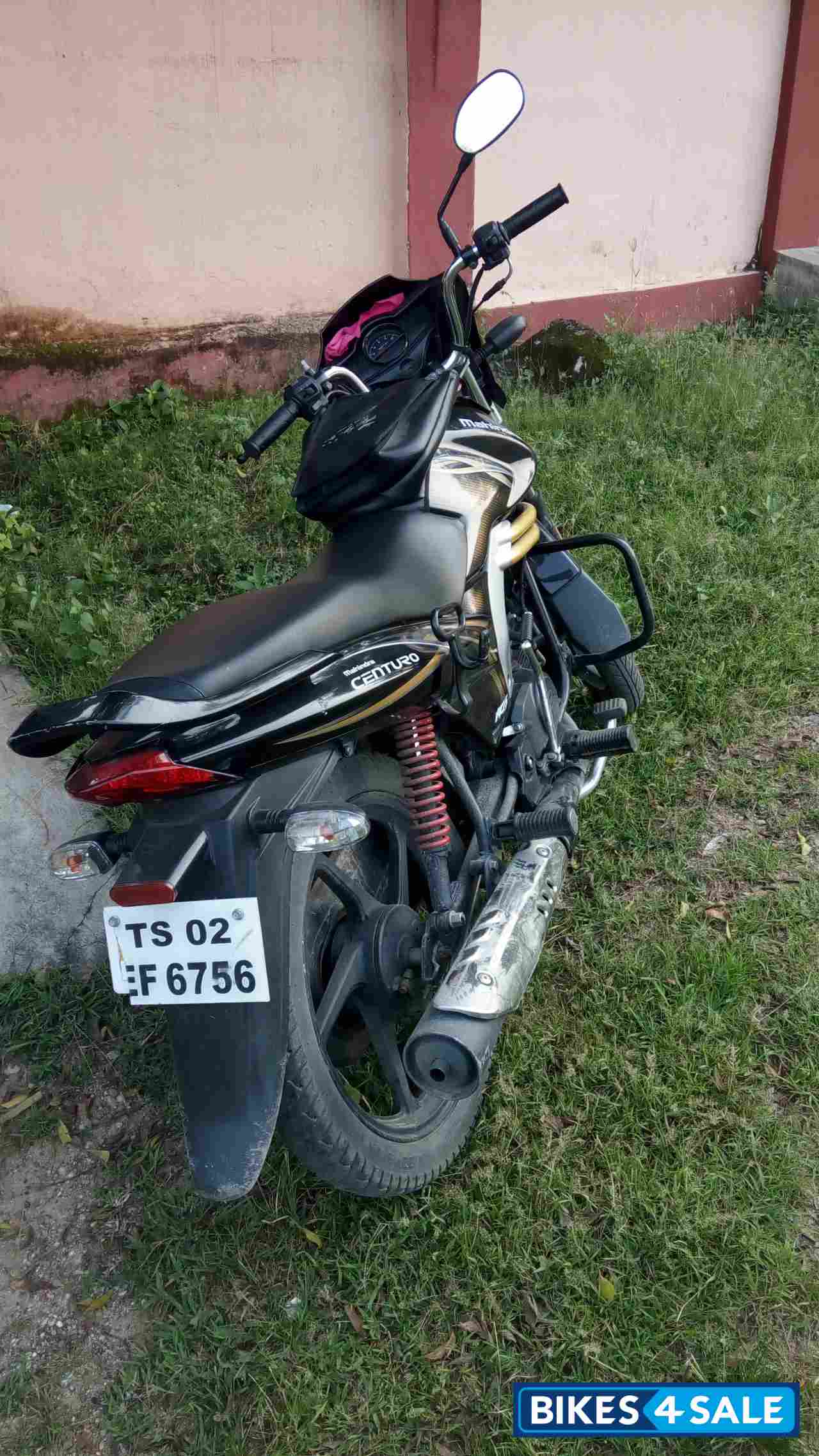 Black Mahindra Centuro O1 Black Mahindra Centuro O1