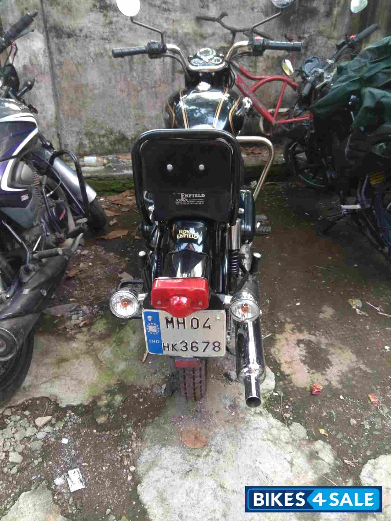 Black Royal Enfield Bullet Standard 350