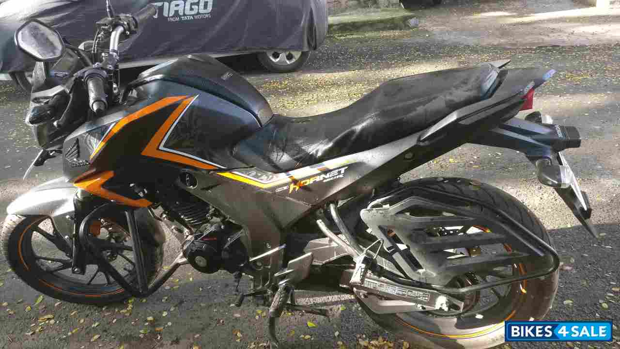 Orange Mat Honda CB Hornet 160R