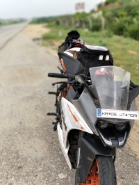 White And Black KTM RC 390