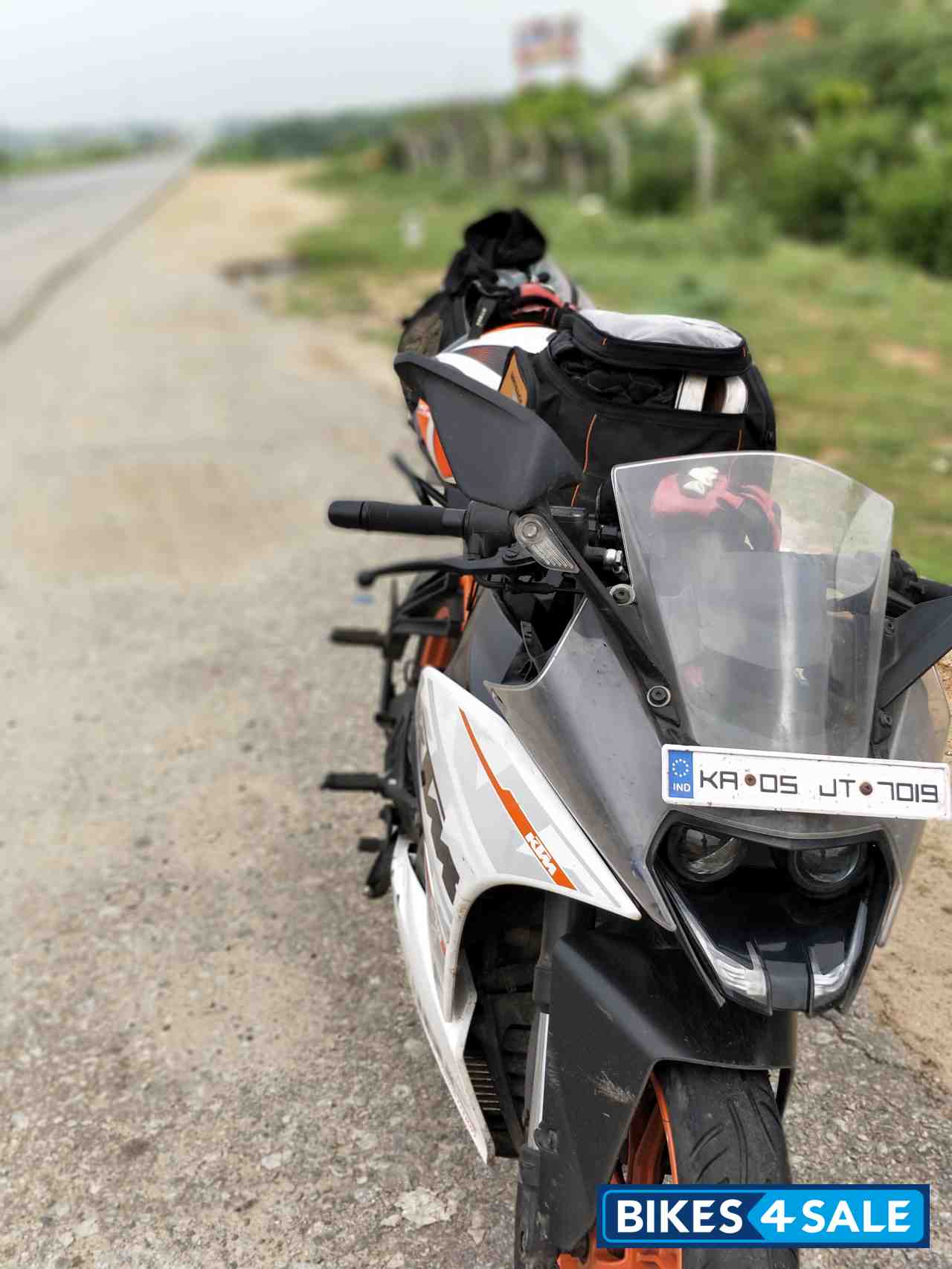 White And Black KTM RC 390