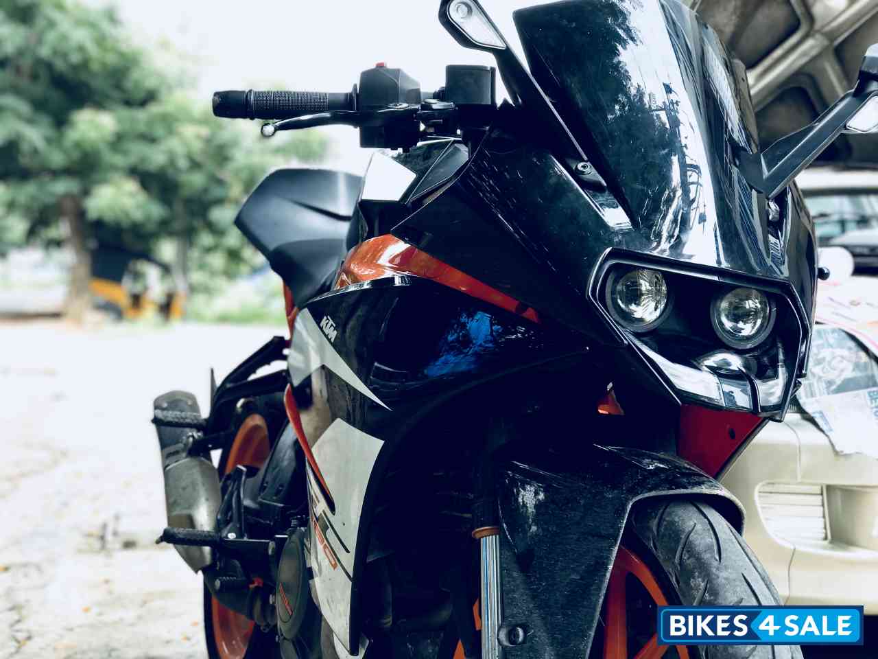 Black KTM RC 390