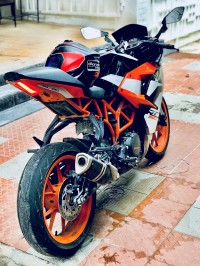 Black KTM RC 390