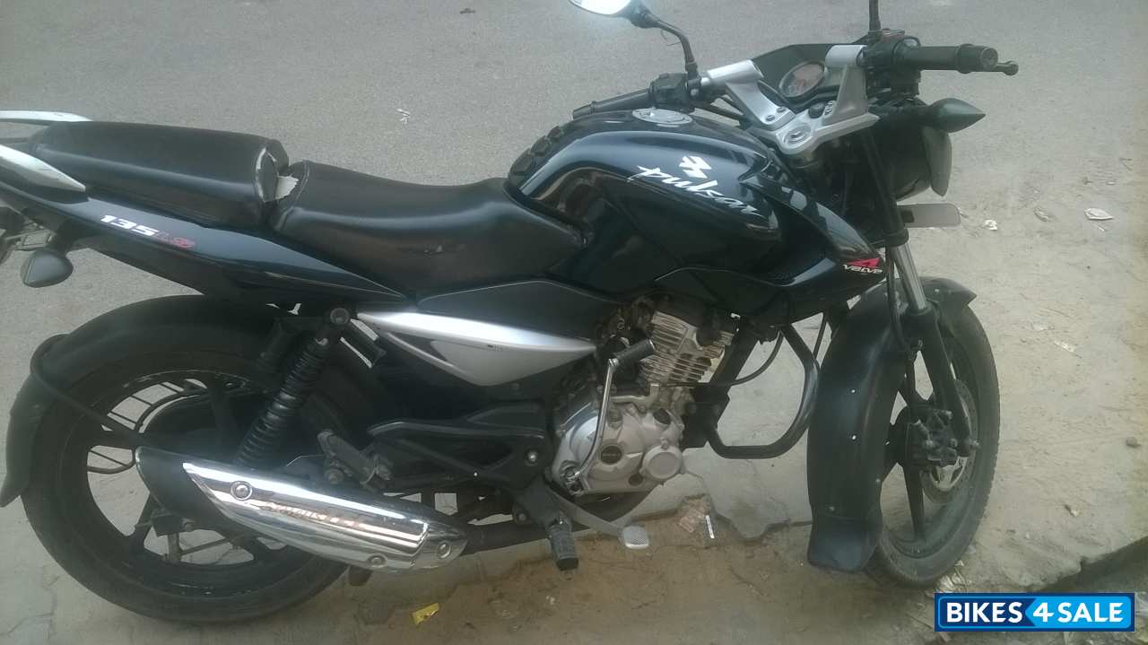 Black Bajaj Pulsar 135LS