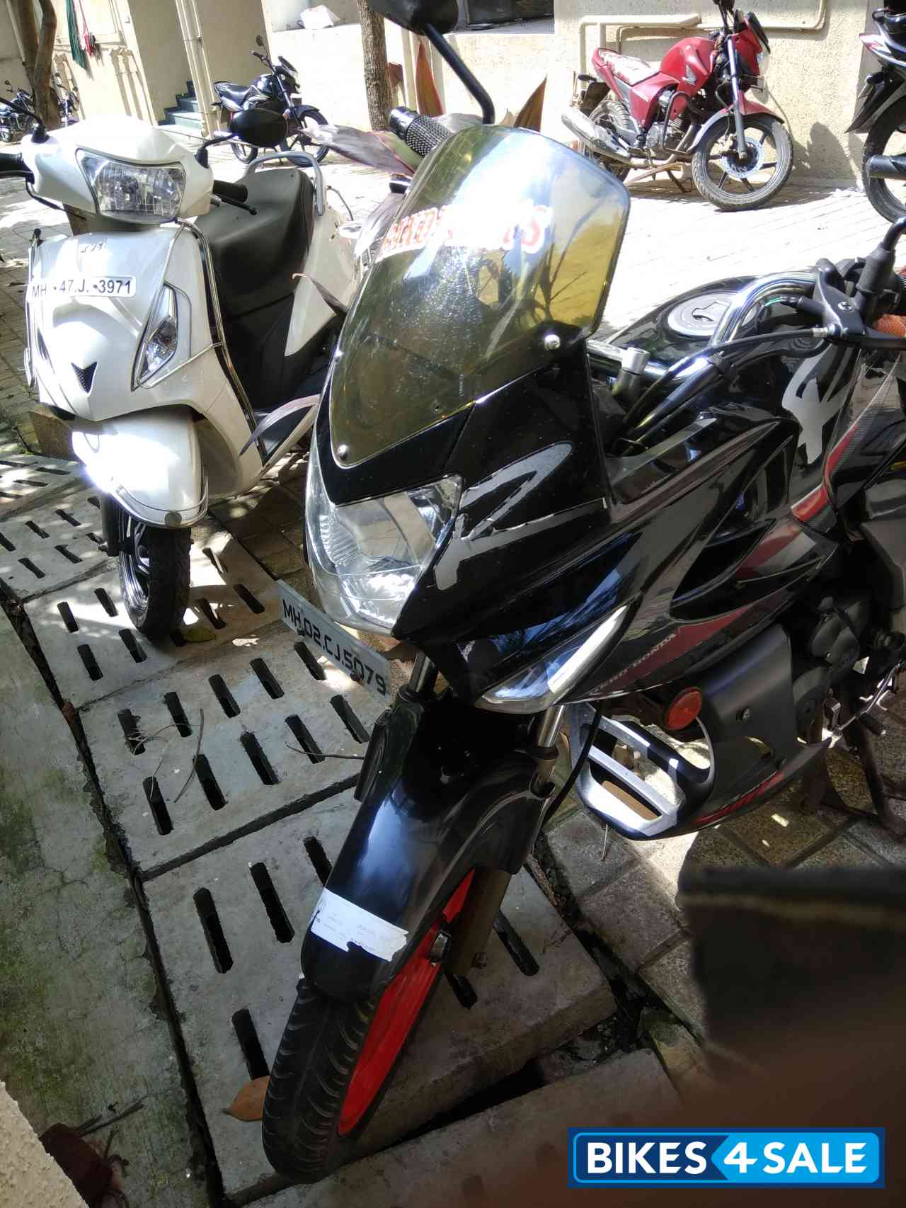 Black Red Cast Hero Karizma R